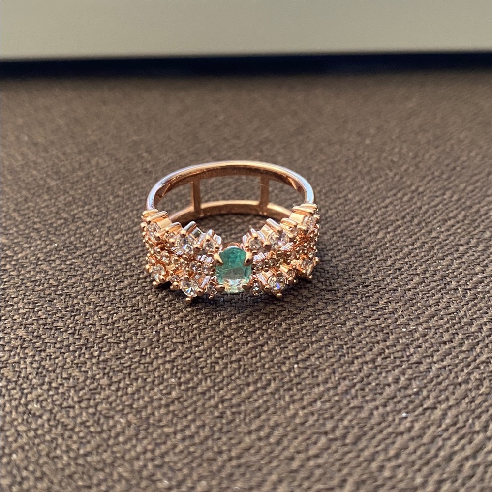 Elegant Rose Gold plated Ring with Emerald and Crystals